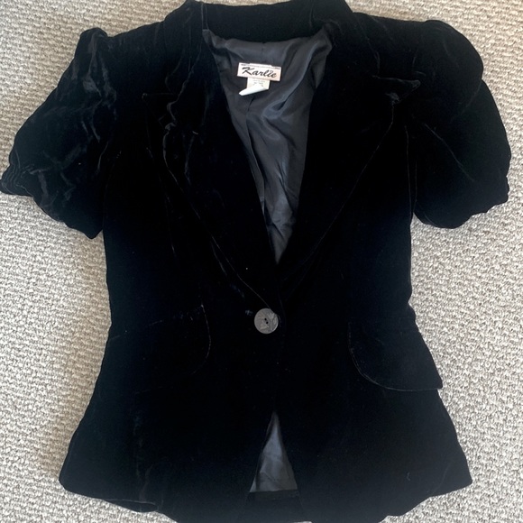 Rich black velvet, short puff sleeve jacket - Picture 1 of 2